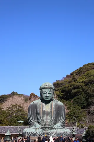 青空と大仏、瞑想中？