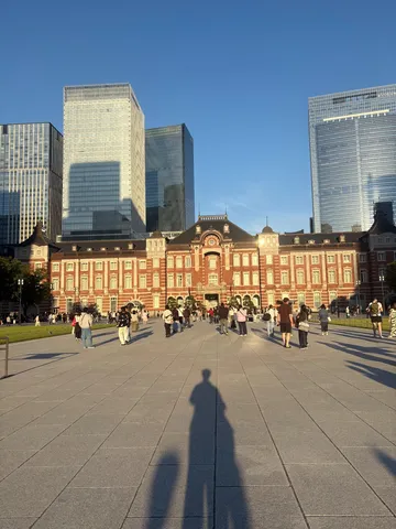 駅舎を包む黄金の時刻