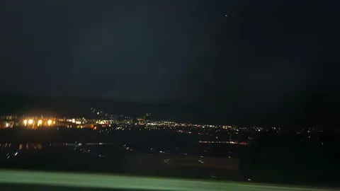 夜景の海と光の街