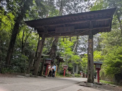高尾山、霊気満つる古門の道