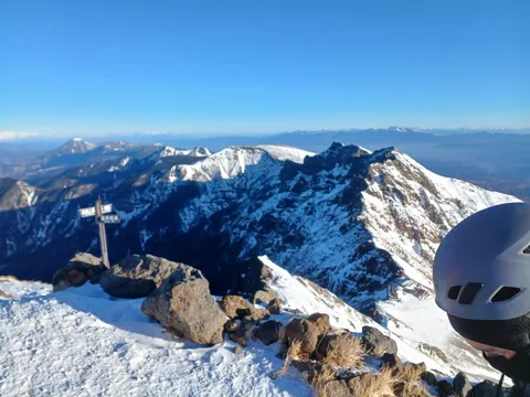 ヘルメット越しの冬山絶景