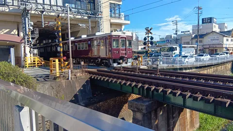 街と駅と電車、交差する日常