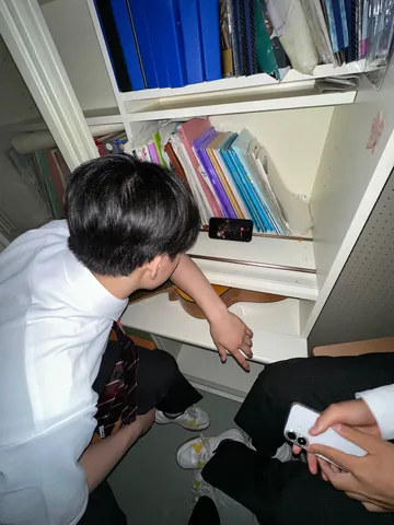 スマホで何見てるの？