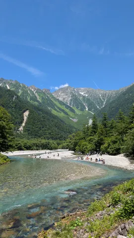 清流きらめく夏の山景