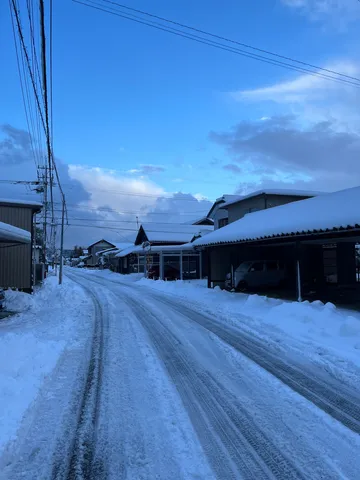 雪道に刻む、静かな冬の記憶