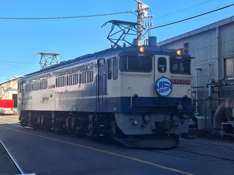 頼れる貨物列車の風格