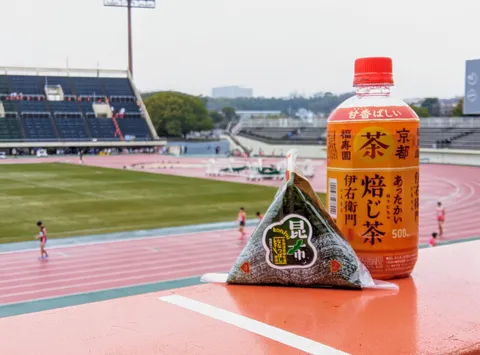 陸上トラックと日本の味