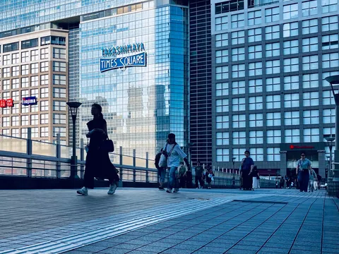 反射する都市の鼓動
