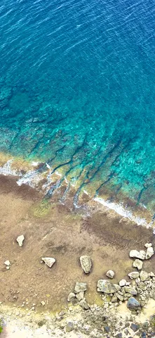 蒼く澄んだ海と自然の造形美