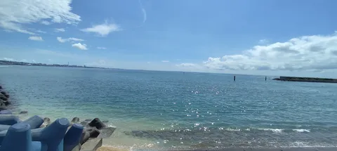 夏の日の静かな海景色