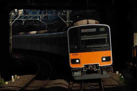 光と影の鉄路急行