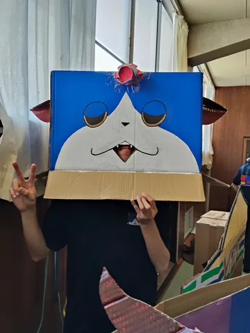 手作り感満載！段ボール猫フェイス