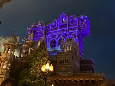夜空に映える神秘の館