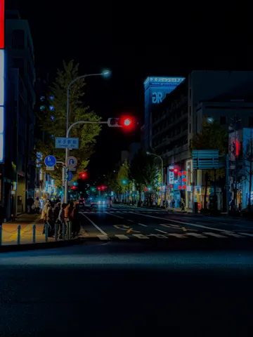夜の街に灯る小さな物語