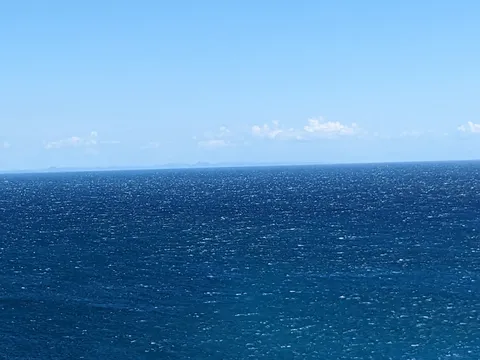 どこまでも青い海と空