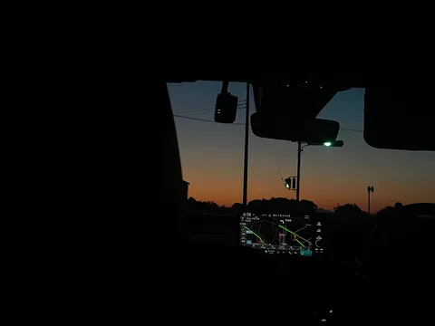 道しるべと空の色