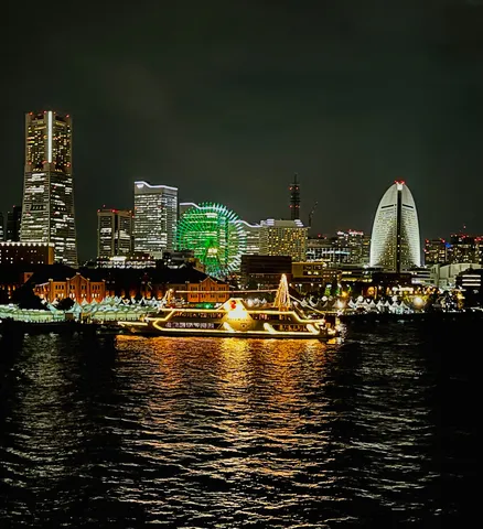 光きらめく港夜景クルーズ