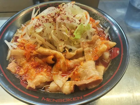 ピリ辛豚と野菜の丼