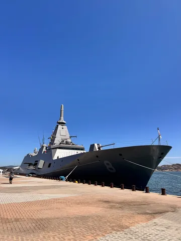鋼鉄の巨躯、静寂の海へ