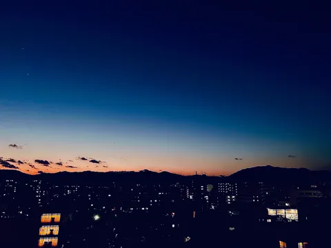 夜空に輝く街の灯り