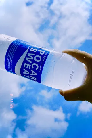 青空と冷たい一滴