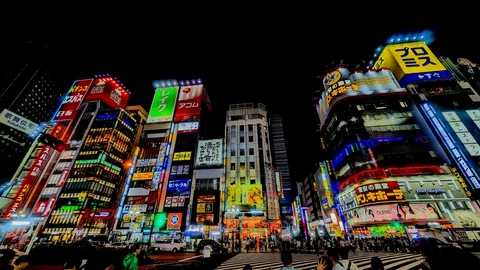 煌びやかな夜の賑わい