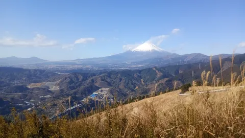 冬の稜線と富士の白