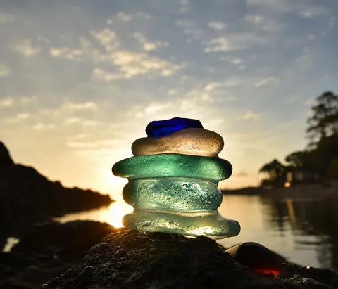 夕陽に煌めくシーグラス