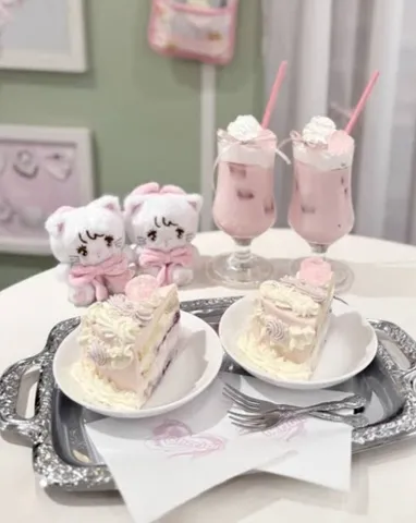 愛らしいピンクのティータイム