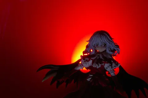 深紅の外套、妖しく微笑む。