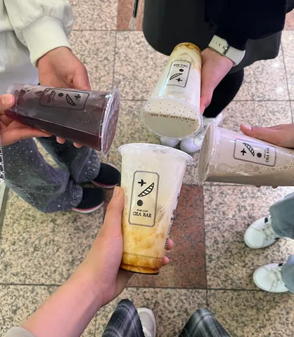 午後のティータイム、みんなで乾杯