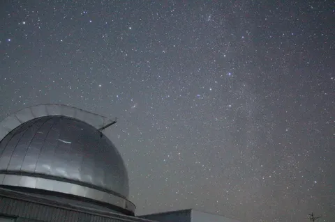 星降る夜の天文台