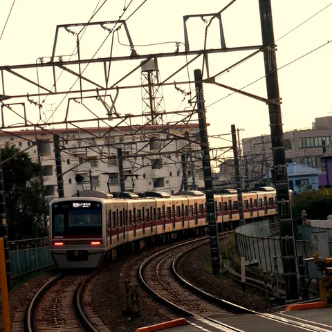電車の架線と信号