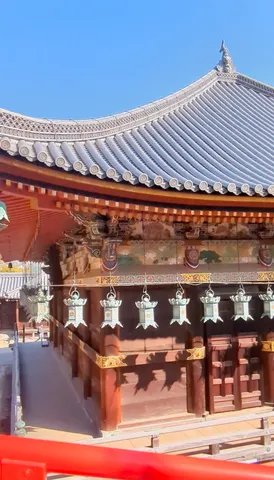 古都の風鈴、日差しに揺れる