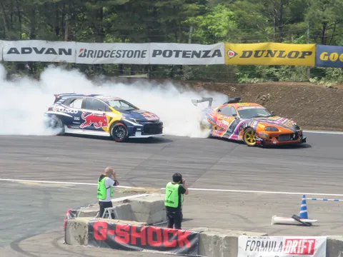 爆煙と躍動感！ドリフト走行の迫力