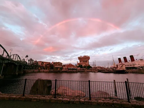 夕景に浮かぶ虹の橋