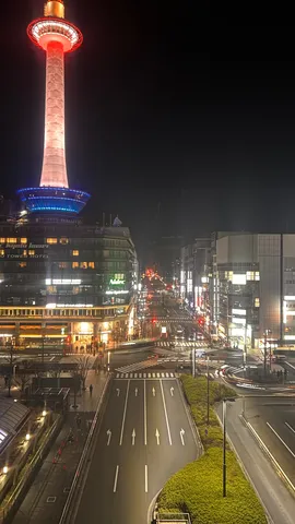 京の夜景、タワーと光の道