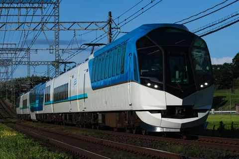 青空を駆ける未来型車両