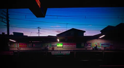 夕暮れ駅の静寂