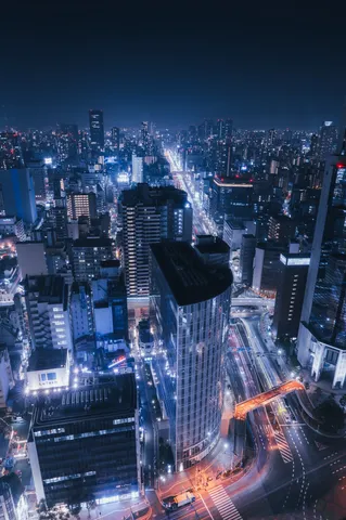 夜空を駆ける光の軌跡