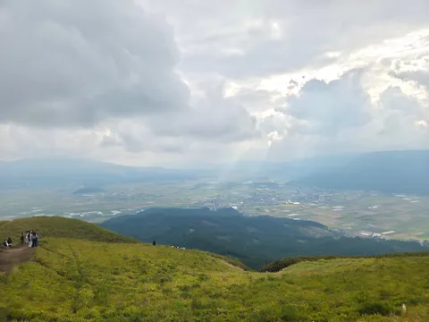 山頂に差す光の断層