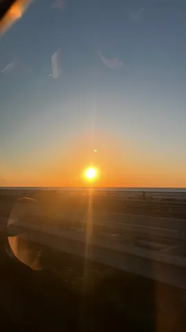 沈む太陽の静かな瞬間