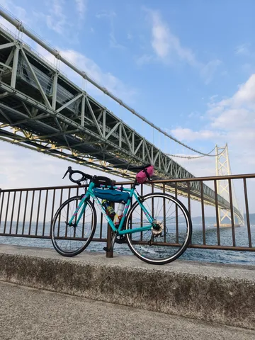 橋と海を望むサイクリング