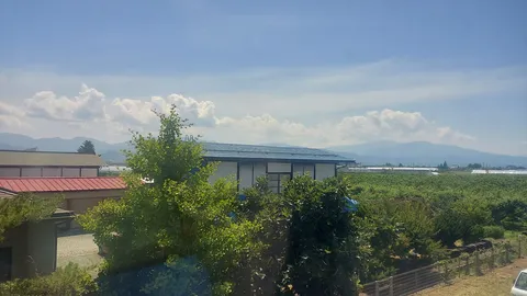 夏空と田園風景
