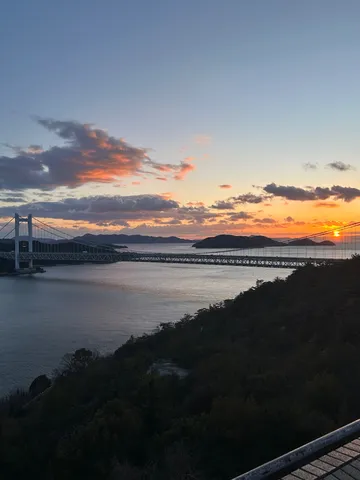 茜空と海峡の橋