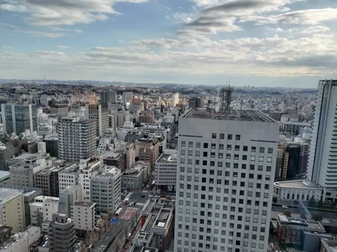 高層都市の静かな呼吸