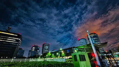 夜景に走る街の鼓動