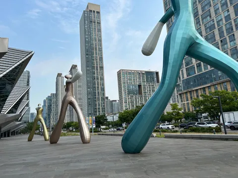 未来都市の巨人たち