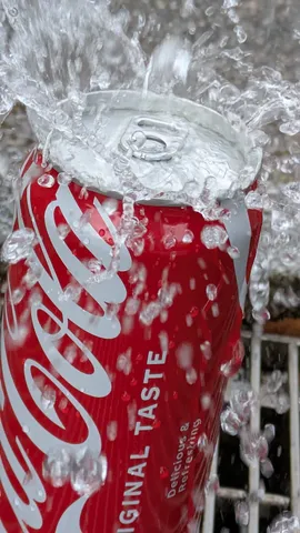 水とコーラの爽快な瞬間