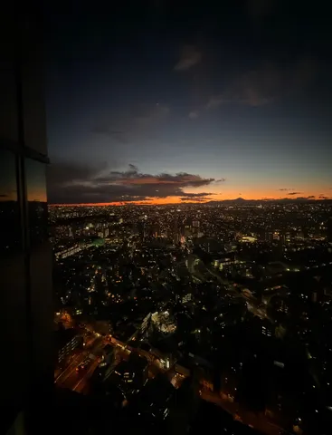 都会の夜景、空のグラデーション